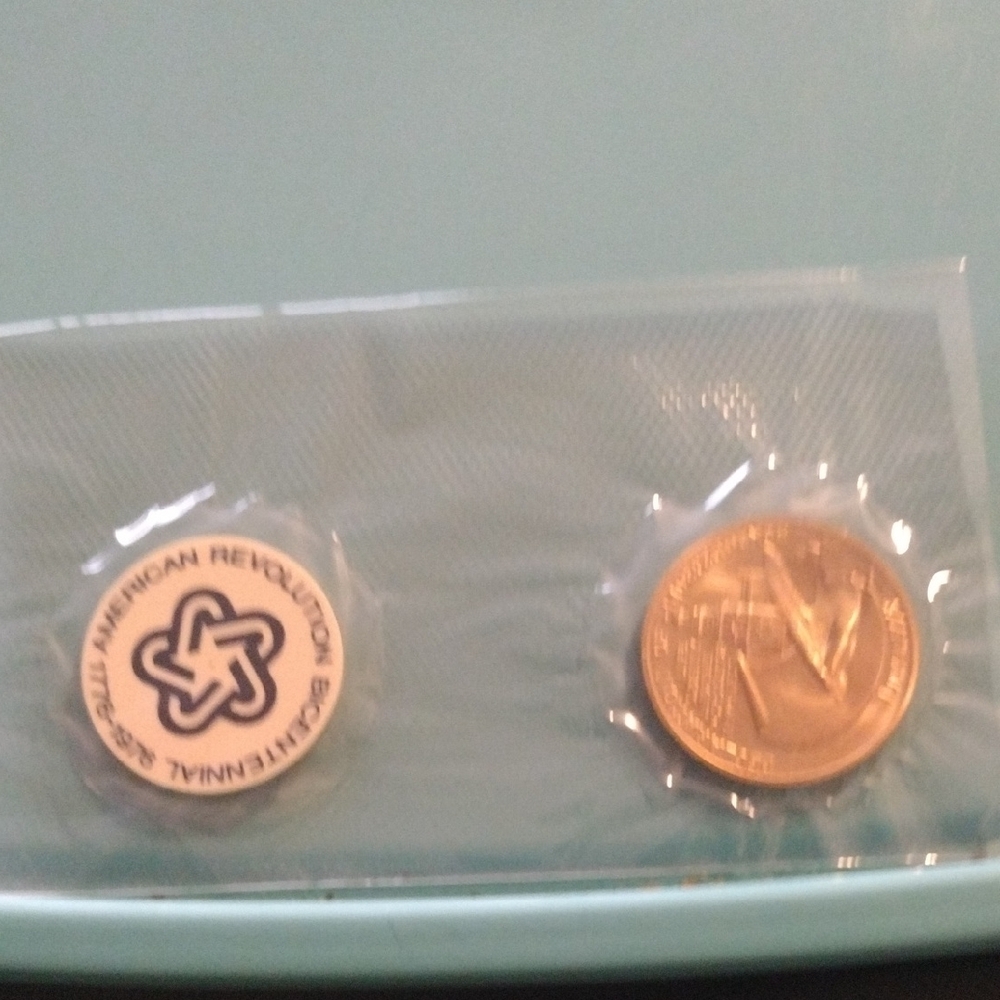 1976 Bicentennial First Day Cover with Coin - Picture 4 of 8
